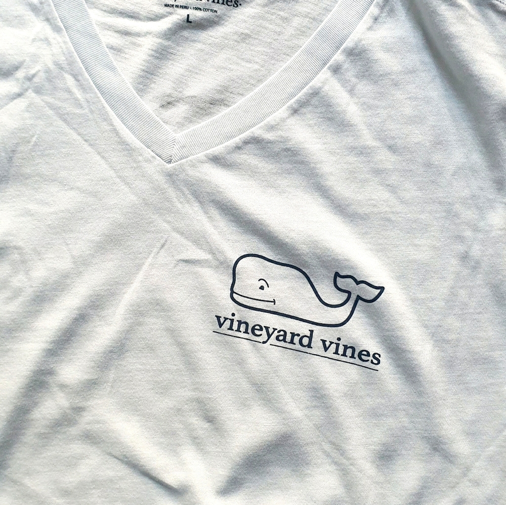 Vineyard vine tshirt